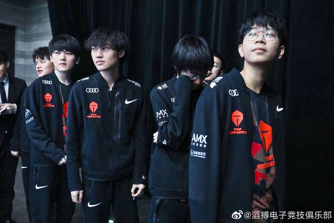 它折射出俱 它折射出俱